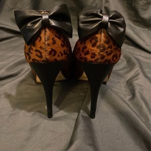 ***SOLD***Leopard EUC Print Bow Platform Stilleto Shoes Size 10